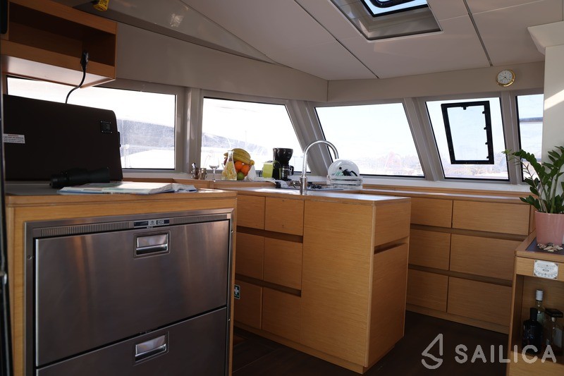 Nautitech 46 Fly - Yacht Charter Sailica