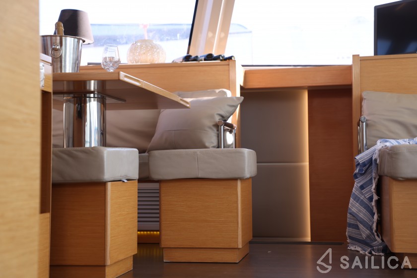 Nautitech 46 Fly - Yacht Charter Sailica