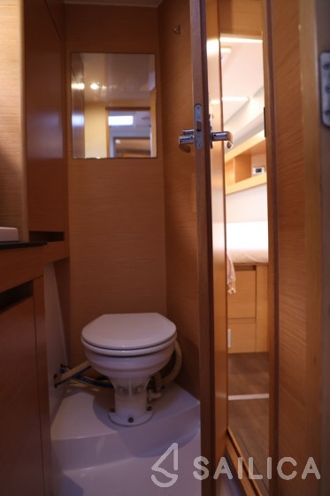 Nautitech 46 Fly - Yacht Charter Sailica