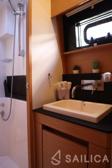 Nautitech 46 Fly - Yacht Charter Sailica