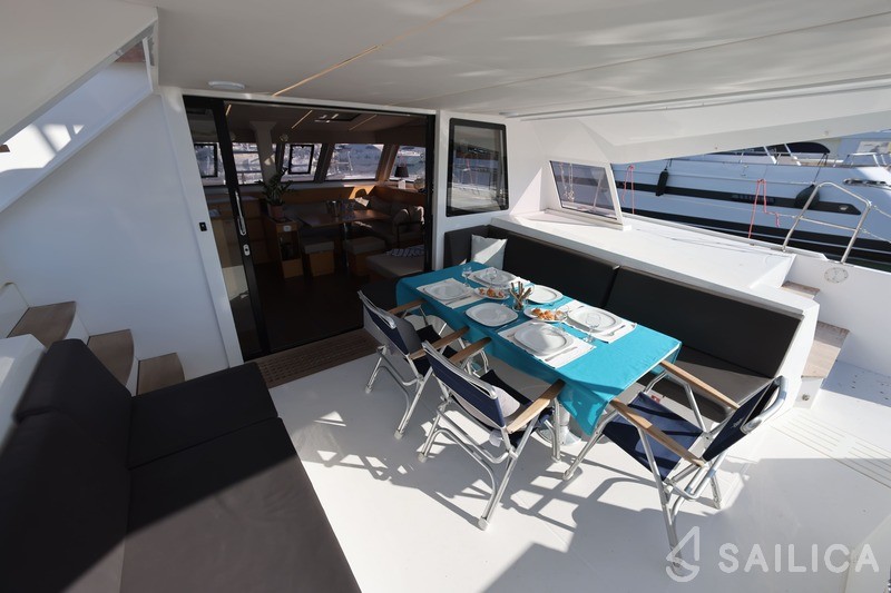 Nautitech 46 Fly - Yacht Charter Sailica