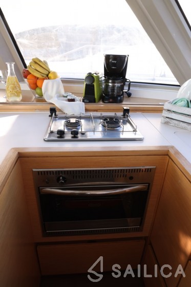 Nautitech 46 Fly - Yacht Charter Sailica