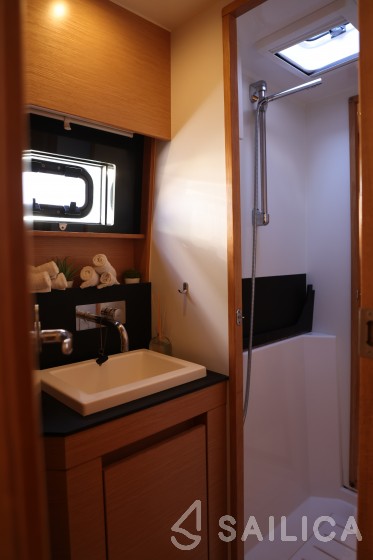 Nautitech 46 Fly - Yacht Charter Sailica
