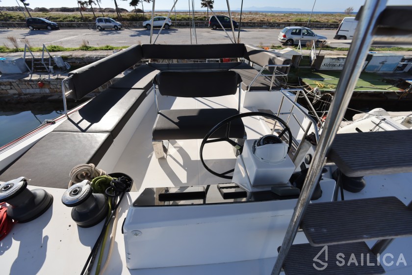 Nautitech 46 Fly - Yacht Charter Sailica