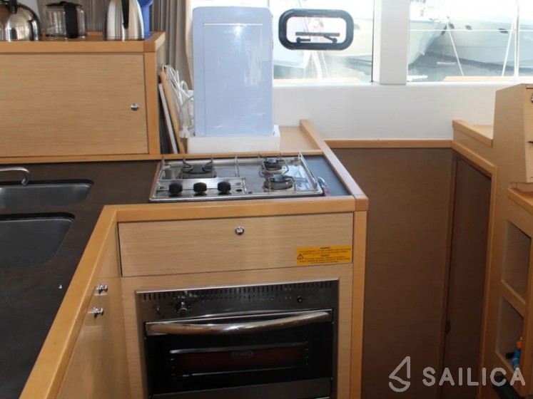 Nautitech 46 Fly - Yacht Charter Sailica
