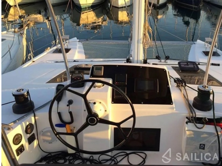 Nautitech 46 Fly - Yacht Charter Sailica