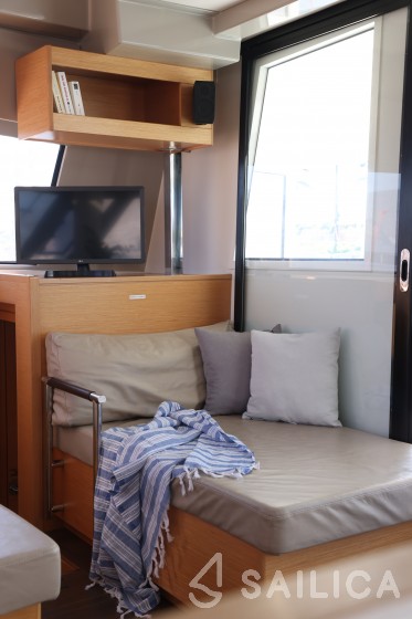 Nautitech 46 Fly - Yacht Charter Sailica