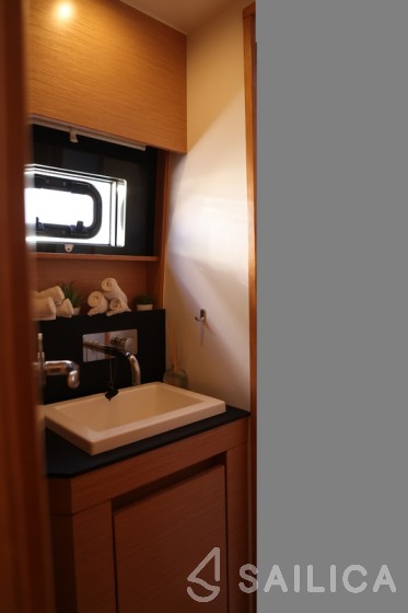 Nautitech 46 Fly - Yacht Charter Sailica