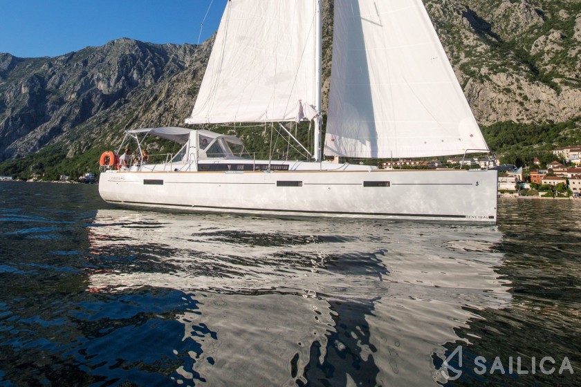 Oceanis 45 - Yacht Charter Sailica