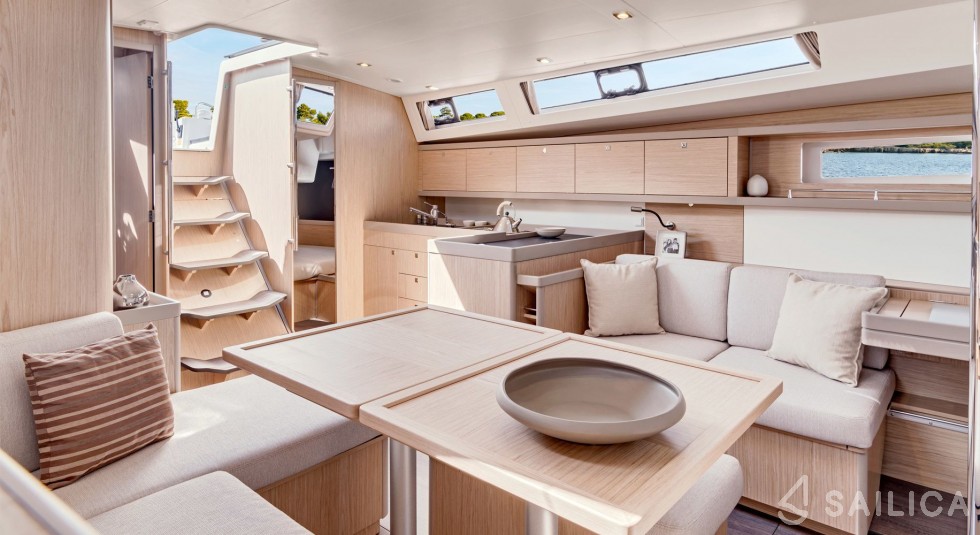 Oceanis 45 - Yacht Charter Sailica