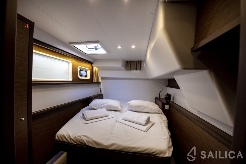 Lagoon 450  Flybridge - Yacht Charter Sailica