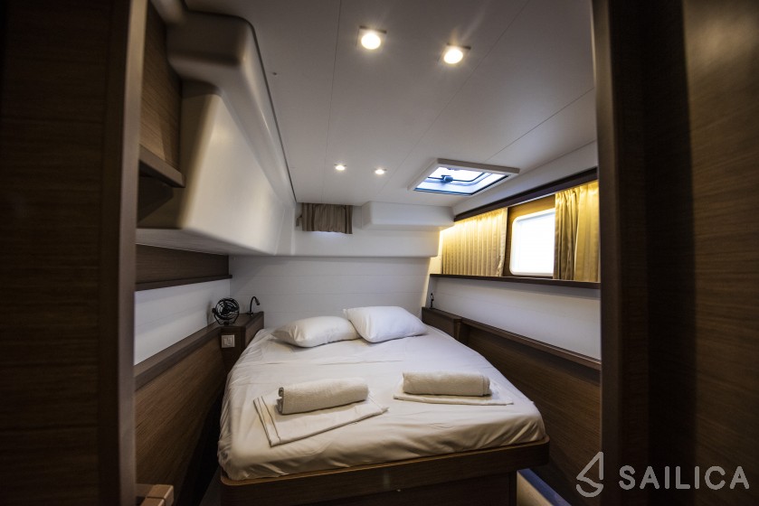 Lagoon 450  Flybridge - Yacht Charter Sailica