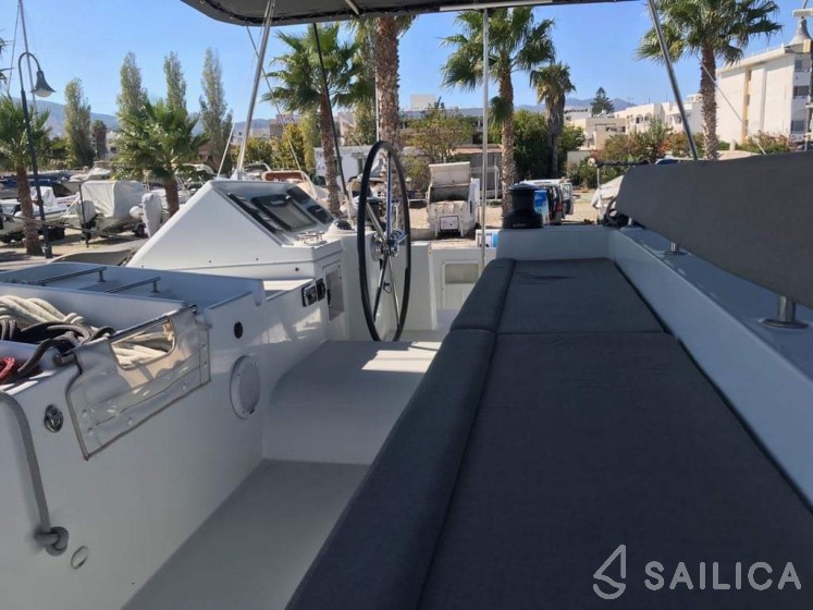 Lagoon 450  Flybridge - Yacht Charter Sailica