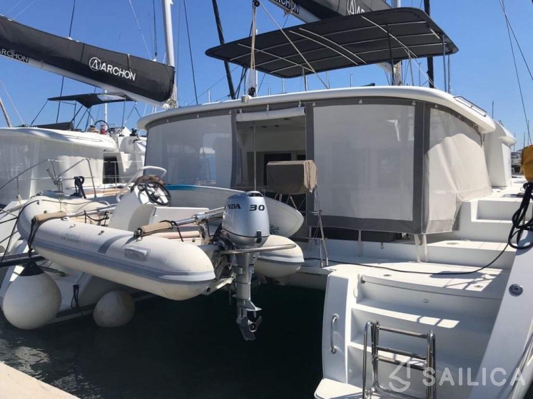 Lagoon 450  Flybridge - Yacht Charter Sailica