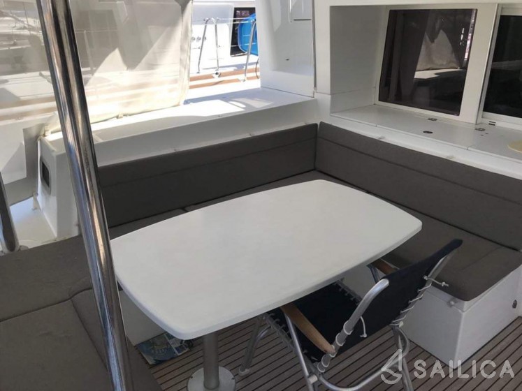 Lagoon 450  Flybridge - Yacht Charter Sailica