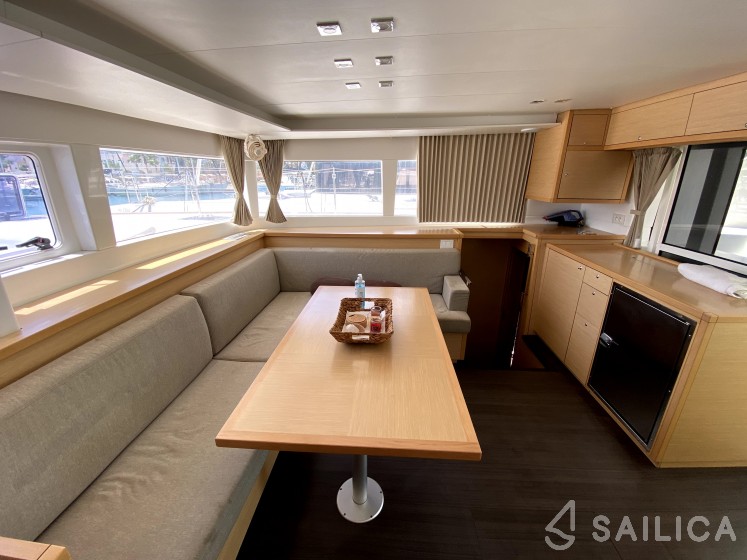 Lagoon 450  Flybridge - Yacht Charter Sailica