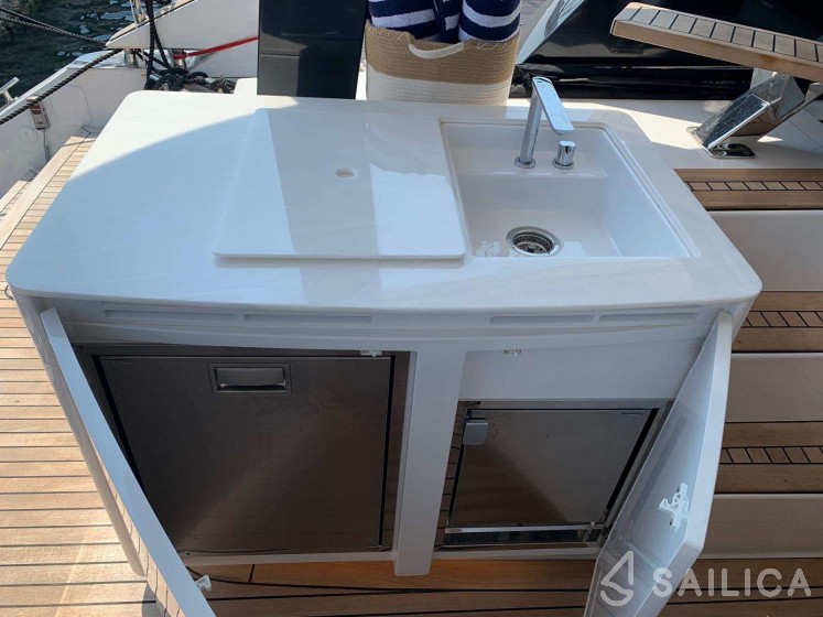 Sunreef 50 - Yacht Charter Sailica