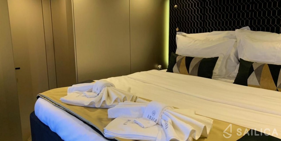 Sunreef 50 - Yacht Charter Sailica