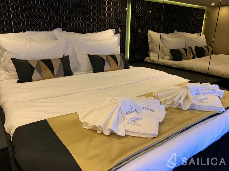 Sunreef 50 - Yacht Charter Sailica