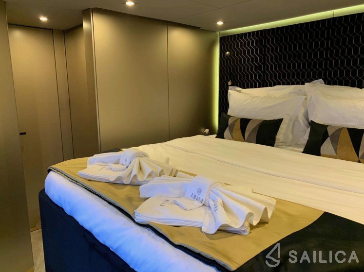 Sunreef 50 - Yacht Charter Sailica