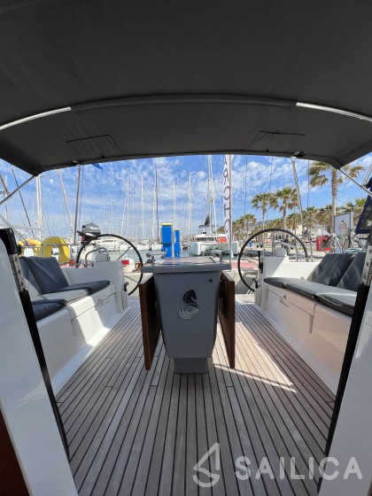 Oceanis 45 - Yacht Charter Sailica