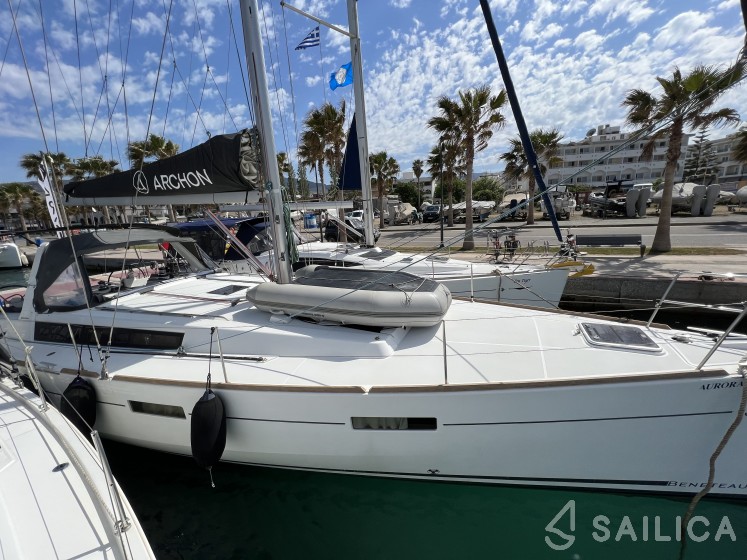 Oceanis 45 - Yacht Charter Sailica