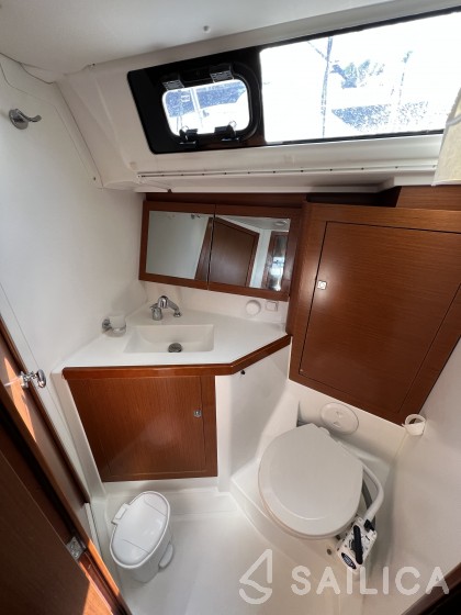 Oceanis 45 - Yacht Charter Sailica