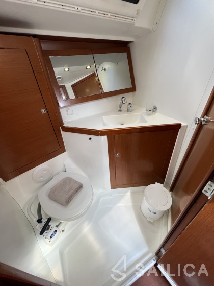 Oceanis 45 - Yacht Charter Sailica