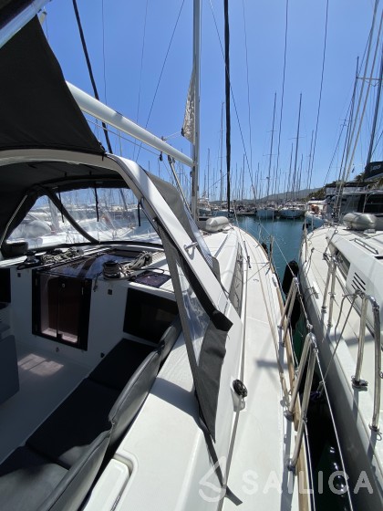 Oceanis 45 - Yacht Charter Sailica