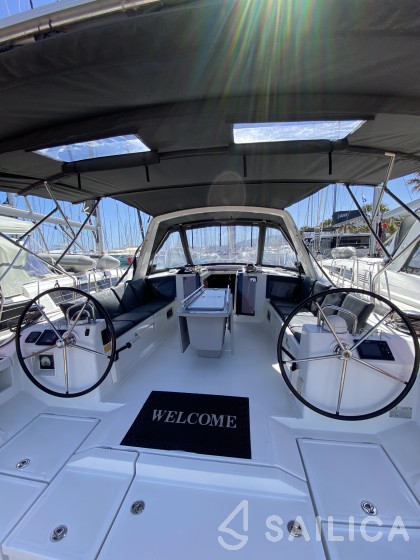 Oceanis 45 - Yacht Charter Sailica
