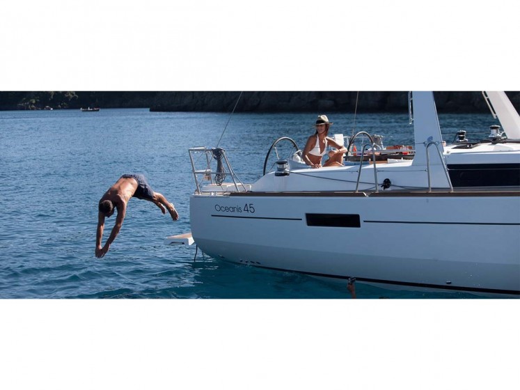 Oceanis 45 - Yacht Charter Sailica