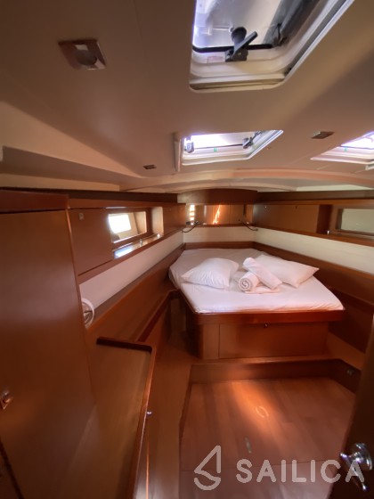 Oceanis 45 - Yacht Charter Sailica