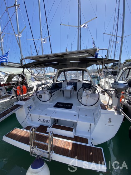 Oceanis 45 - Yacht Charter Sailica
