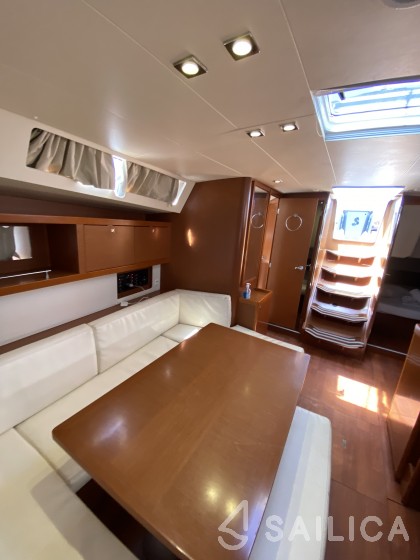 Oceanis 45 - Yacht Charter Sailica