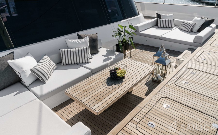 Sunreef 80 - Yacht Charter Sailica