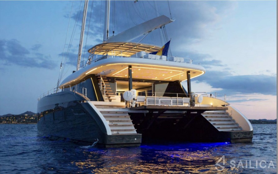 Sunreef 80 - Yacht Charter Sailica