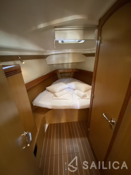 Sun Odyssey 42i - Yacht Charter Sailica