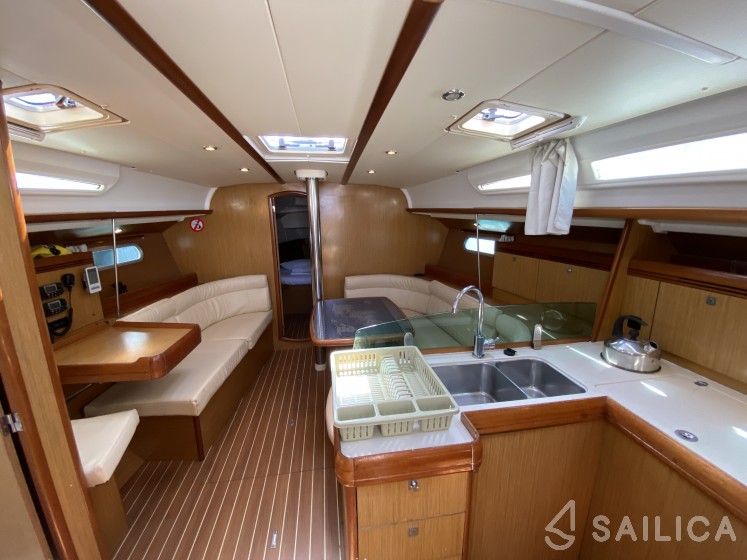 Sun Odyssey 42i - Yacht Charter Sailica
