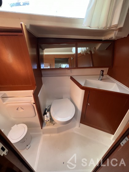 Oceanis 41.1 - Yacht Charter Sailica