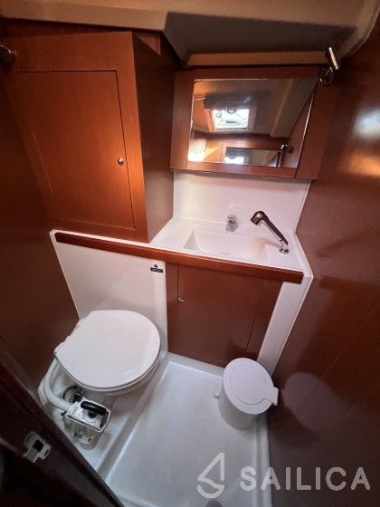 Oceanis 41.1 - Yacht Charter Sailica