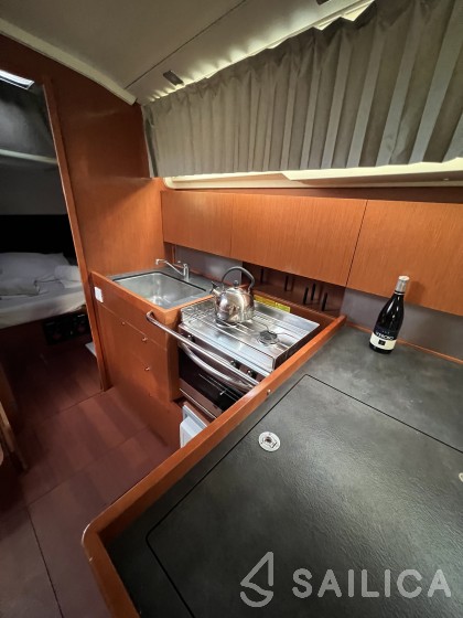 Oceanis 41.1 - Yacht Charter Sailica