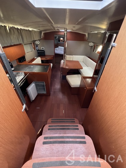 Oceanis 41.1 - Yacht Charter Sailica