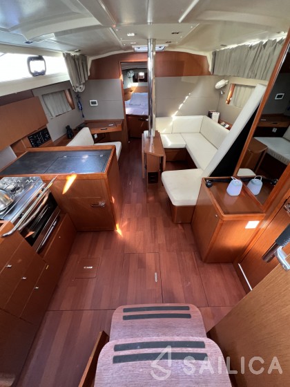 Oceanis 41.1 - Yacht Charter Sailica