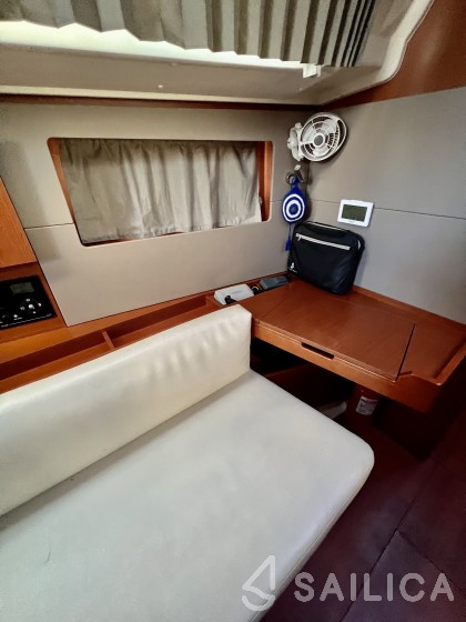Oceanis 41.1 - Yacht Charter Sailica