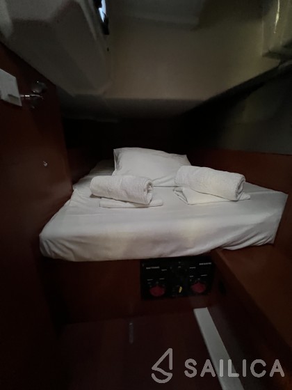 Oceanis 41.1 - Yacht Charter Sailica