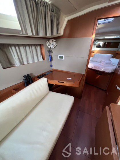 Oceanis 41.1 - Yacht Charter Sailica