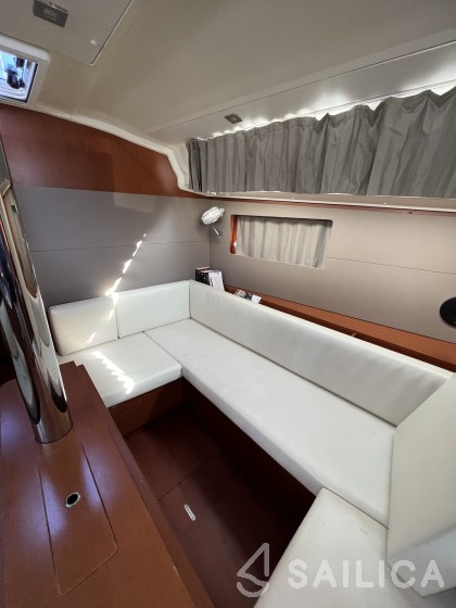 Oceanis 41.1 - Yacht Charter Sailica