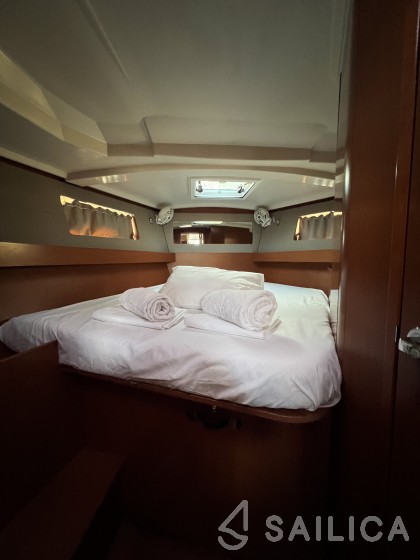 Oceanis 41.1 - Yacht Charter Sailica