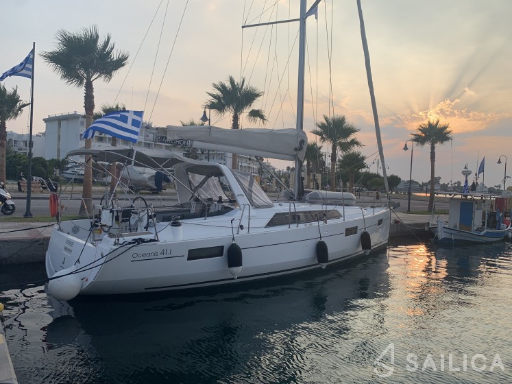 Oceanis 41.1 - Yacht Charter Sailica