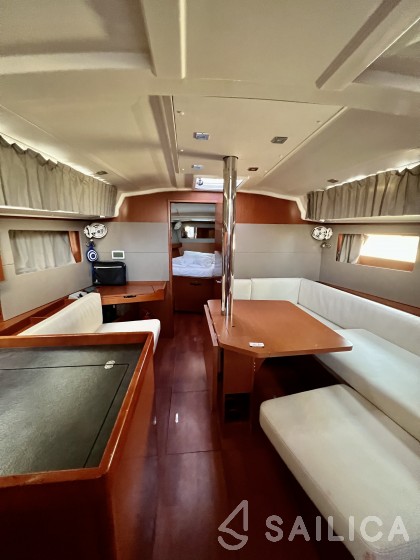 Oceanis 41.1 - Yacht Charter Sailica